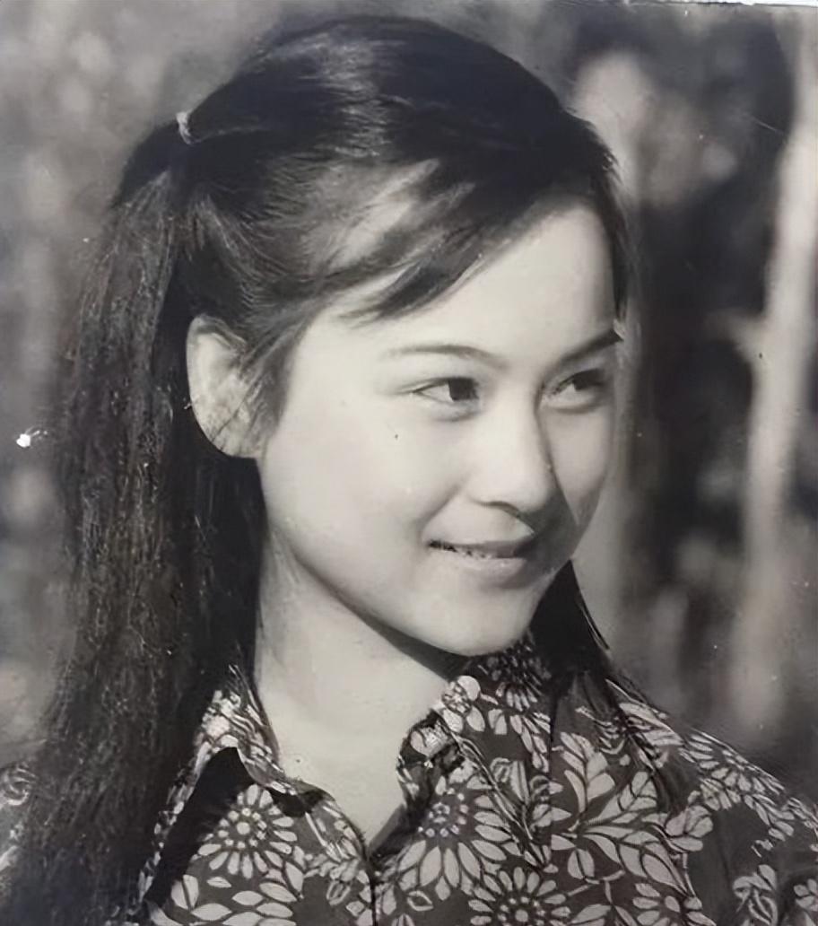 想当年你爹追你娘把我可害苦了	，弄得我两年没穿过一件正经衣服！__想当年你爹追你娘把我可害苦了，弄得我两年没穿过一件正经衣服！