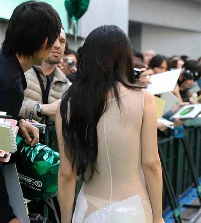 张馨予衣品_张馨予到底干净不_