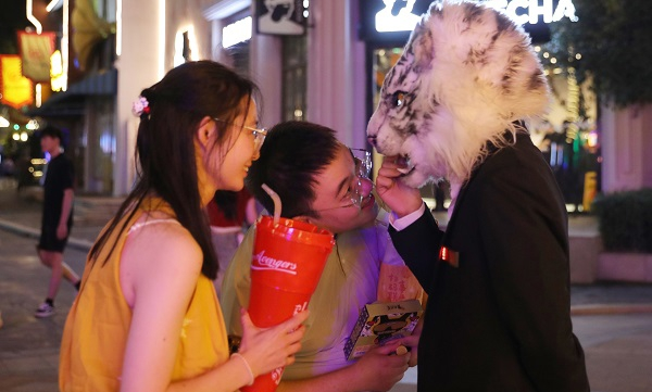 流坑古村民俗__宜昌狂欢侏罗纪乐园